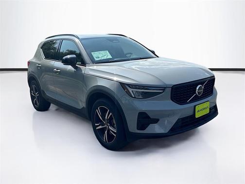 2024 Volvo XC40 B5 Core