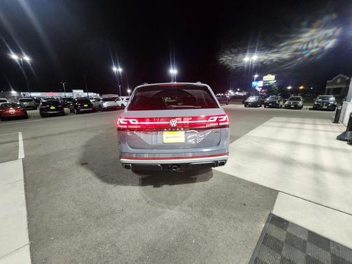 2024 Volkswagen Atlas 2.0T SE w/Technology 4MOTION