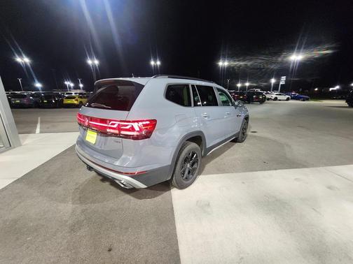 2024 Volkswagen Atlas 2.0T SE w/Technology 4MOTION