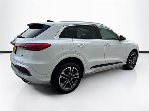 2025 Audi Q5 Premium