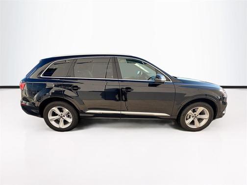 2023 Audi Q7 45 Premium Plus
