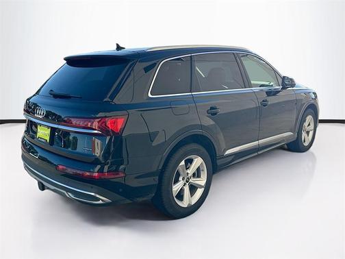 2023 Audi Q7 45 Premium Plus