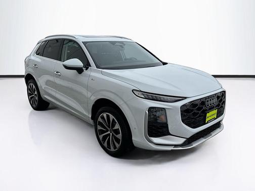 Glacier White Metallic 2026 Audi Q3 TFSI quattro S tronic