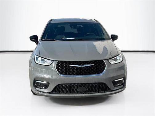 2025 Chrysler Pacifica L