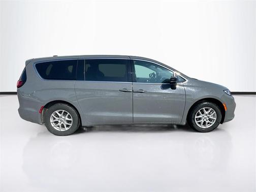2025 Chrysler Pacifica L