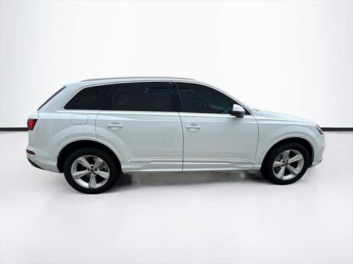 2023 Audi Q7 45 Premium Plus