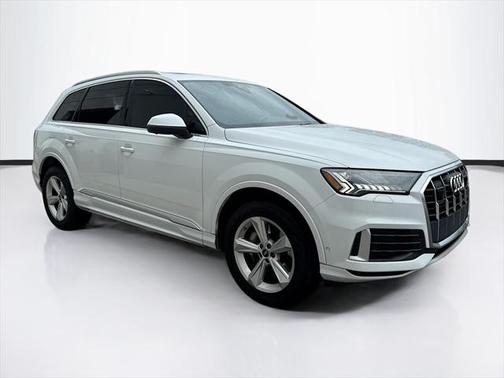 2023 Audi Q7 45 Premium Plus