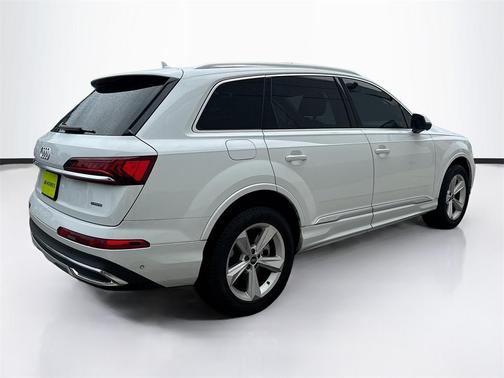 2023 Audi Q7 45 Premium Plus
