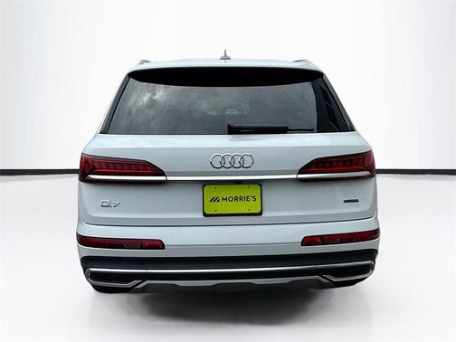 2023 Audi Q7 45 Premium Plus
