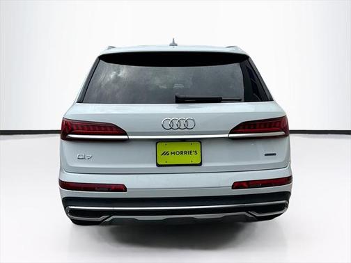 2023 Audi Q7 45 Premium Plus