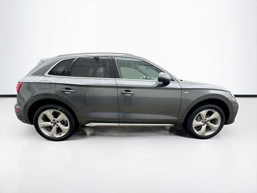 2022 Audi Q5 45 S line Premium Plus