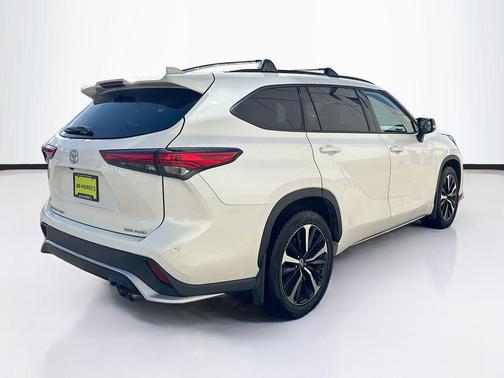 Blizzard Pearl 2021 Toyota Highlander XSE