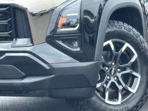 Mosaic Black Metallic 2026 Chevrolet Equinox ACTIV