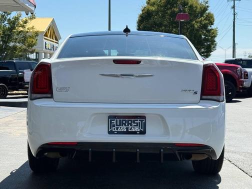 2019 Chrysler 300 S