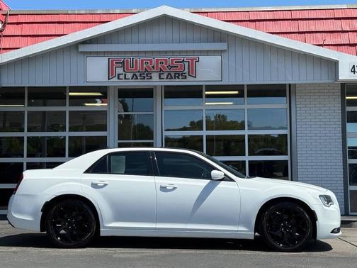 2019 Chrysler 300 S