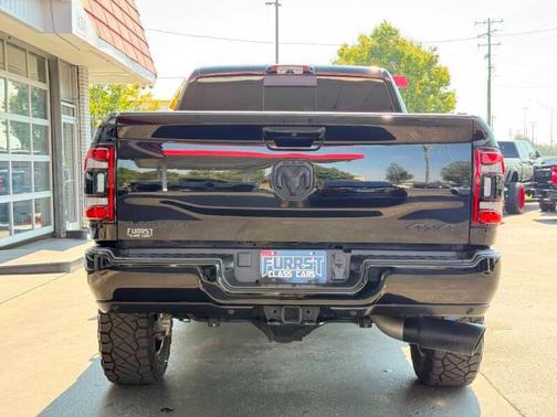 Diamond Black Crystal Pearlcoat 2024 RAM 2500 Laramie Crew Cab 4x4 6'4' Box
