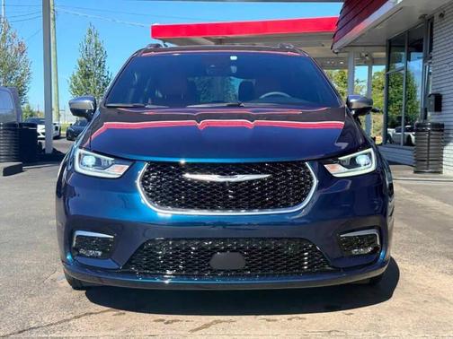 2025 Chrysler Pacifica L