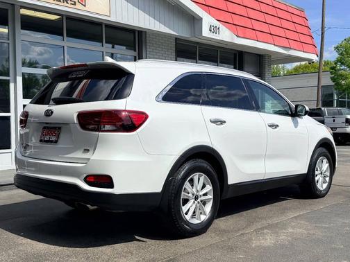 Snow White Pearl 2019 Kia Sorento LX