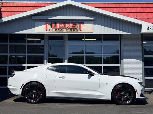Summit White 2019 Chevrolet Camaro 1SS