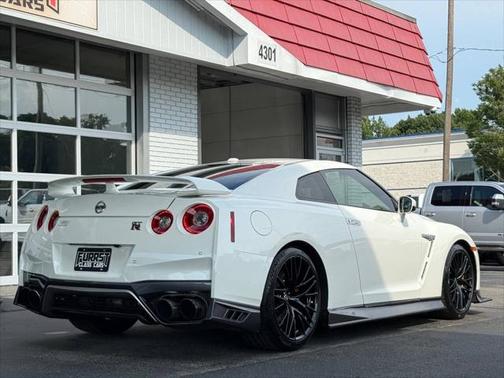 2020 Nissan GT-R Premium Dual-clutch 6-Speed Transmission
