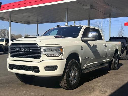 2023 RAM 3500 Laramie Crew Cab 4x4 8' Box