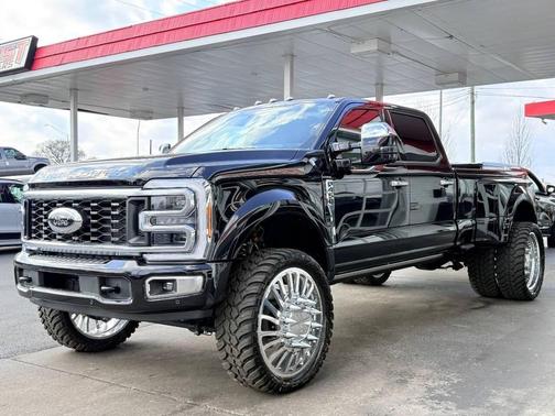 Agate Black Metallic 2025 Ford F-450 Platinum