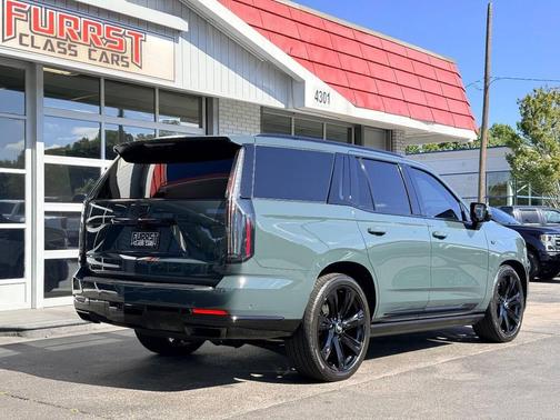 2025 Cadillac Escalade Sport
