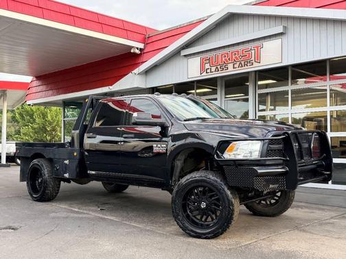 2017 RAM 3500 Tradesman Crew Cab 4x4 8' Box