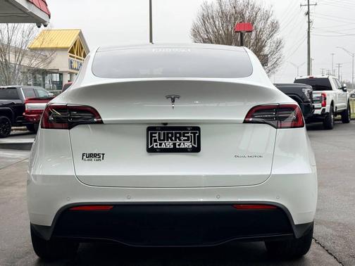 2022 Tesla Model Y Long Range Dual Motor All-Wheel Drive