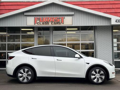 2022 Tesla Model Y Long Range Dual Motor All-Wheel Drive