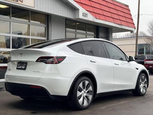 2022 Tesla Model Y Long Range Dual Motor All-Wheel Drive