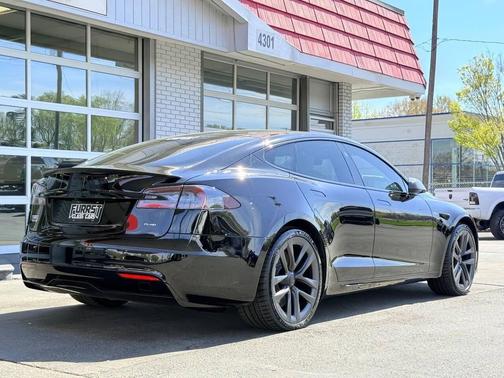 2022 Tesla Model S Plaid