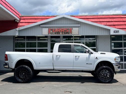 Bright White Clearcoat 2021 RAM 3500 Laramie Crew Cab 4x4 8' Box