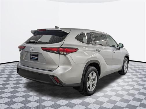 2022 Toyota Highlander LE