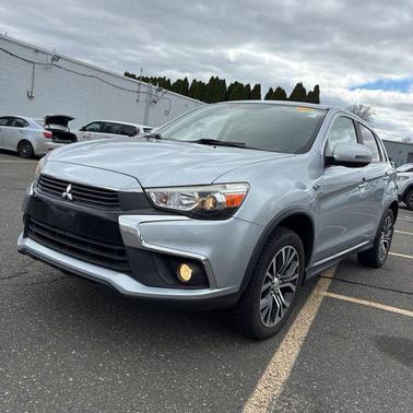 Cool Silver Metallic 2017 Mitsubishi Outlander Sport 2.4 SE