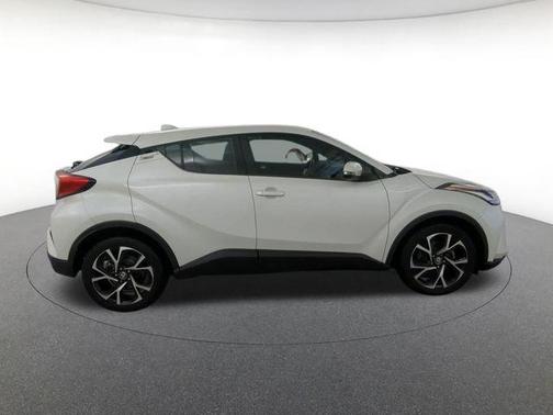Blizzard Pearl 2020 Toyota C-HR XLE