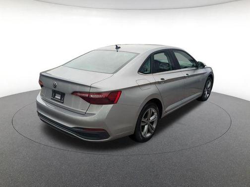 Platinum Gray Metallic 2024 Volkswagen Jetta 1.5T SE