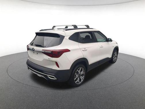 Snow White Pearl 2021 Kia Seltos EX