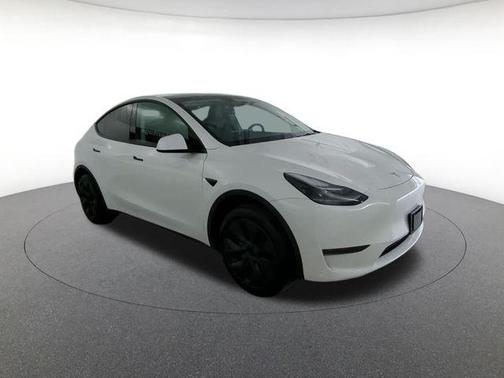 Pearl White Multi-Coat 2024 Tesla Model Y Long Range Single Motor Rear-Wheel Drive