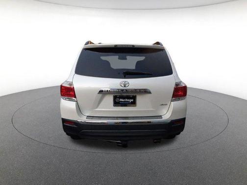 Blizzard Pearl 2013 Toyota Highlander SE