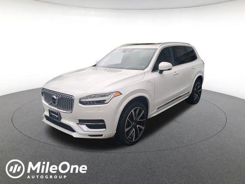 Crystal White Metallic 2022 Volvo XC90 Recharge Plug-In Hybrid T8 Inscription Expression 7 Passenger
