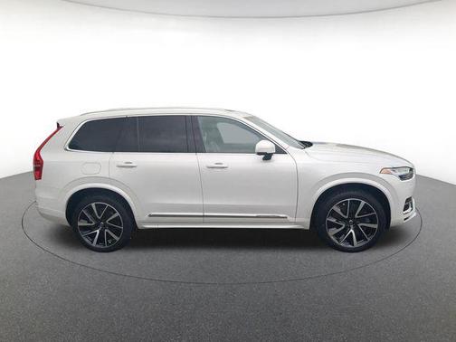 Crystal White Metallic 2022 Volvo XC90 Recharge Plug-In Hybrid T8 Inscription Expression 7 Passenger