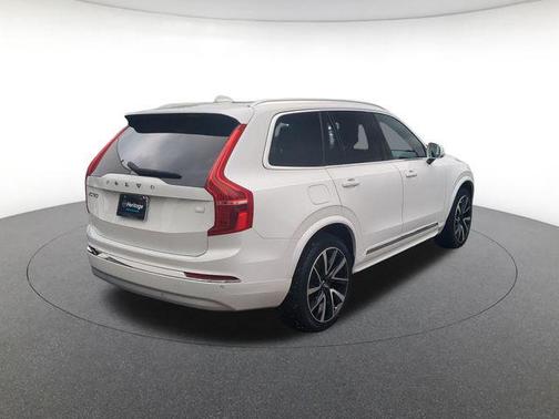 Crystal White Metallic 2022 Volvo XC90 Recharge Plug-In Hybrid T8 Inscription Expression 7 Passenger