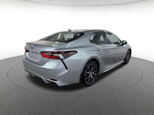 Celestial Silver Metallic 2022 Toyota Camry SE