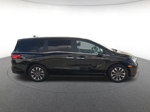 Crystal Black Pearl 2024 Honda Odyssey EX-L