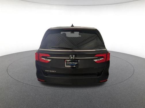 Crystal Black Pearl 2024 Honda Odyssey EX-L