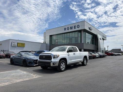 Super White 2018 Toyota Tundra SR5