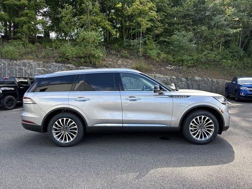 2022 Lincoln Aviator Standard AWD