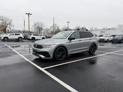 Pyrite Silver Metallic 2024 Volkswagen Tiguan 2.0T SE R-Line Black
