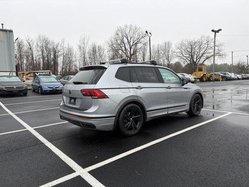 Pyrite Silver Metallic 2024 Volkswagen Tiguan 2.0T SE R-Line Black